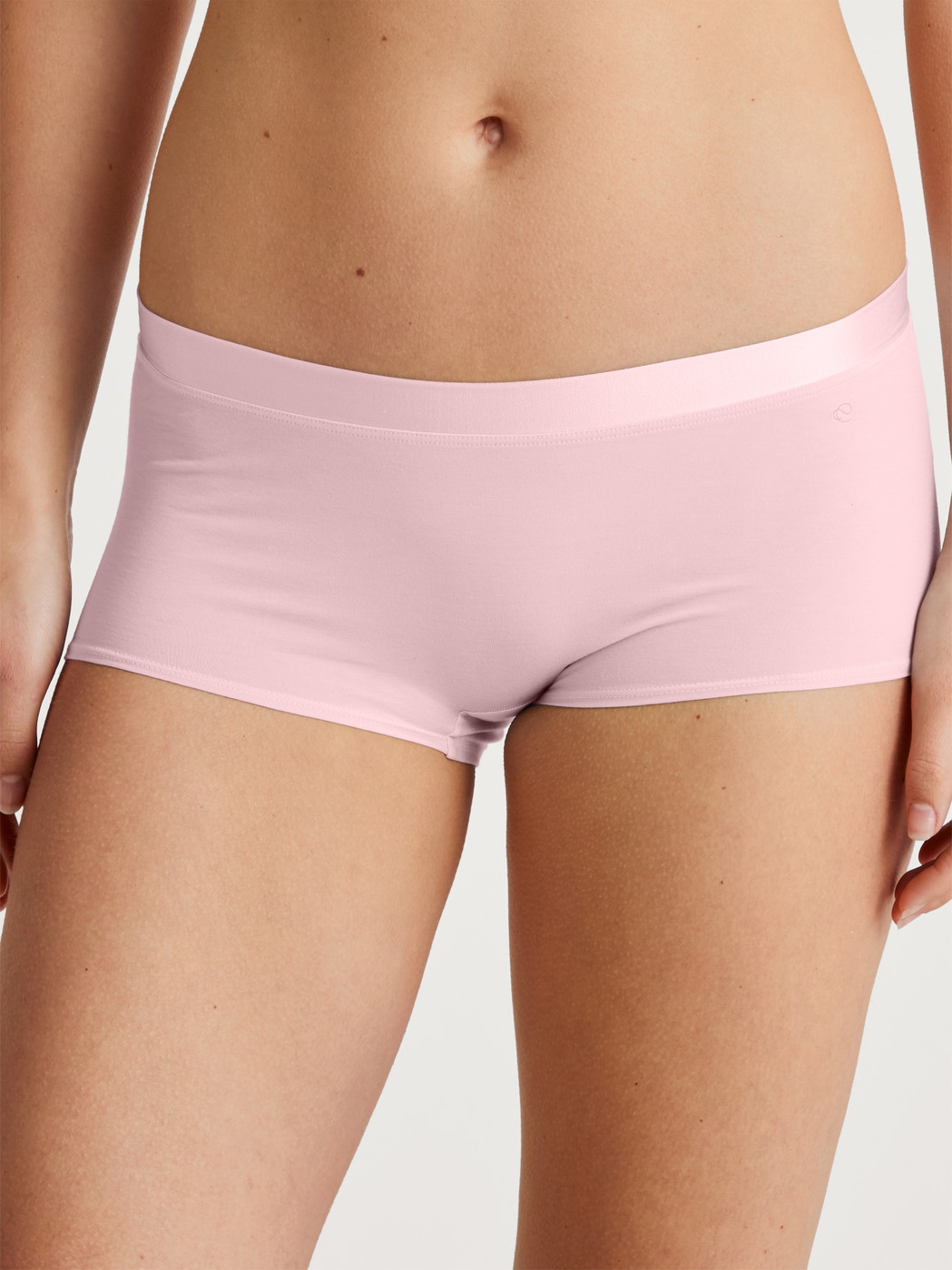 Damen-Model trägt Panty, regular cut aus Baumwolle in Rosa, Einfarbig aus Serie Cate von CALIDA, Vorderansicht