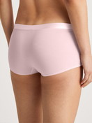 Damen-Model trägt Panty, regular cut aus Baumwolle in Rosa, Einfarbig aus Serie Cate von CALIDA, Rückansicht