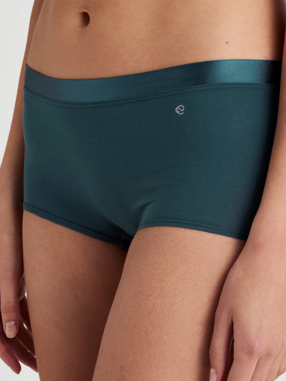 Le mannequin Femme porte le/la Panty taille haute en Coton de couleur Turquoise, Unicolore, de la série Cate de CALIDA, Vue de face