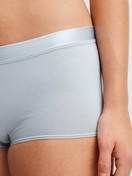 Le mannequin Femme porte le/la Panty taille haute en Coton de couleur Bleu, Unicolore, de la série Cate de CALIDA, Détail