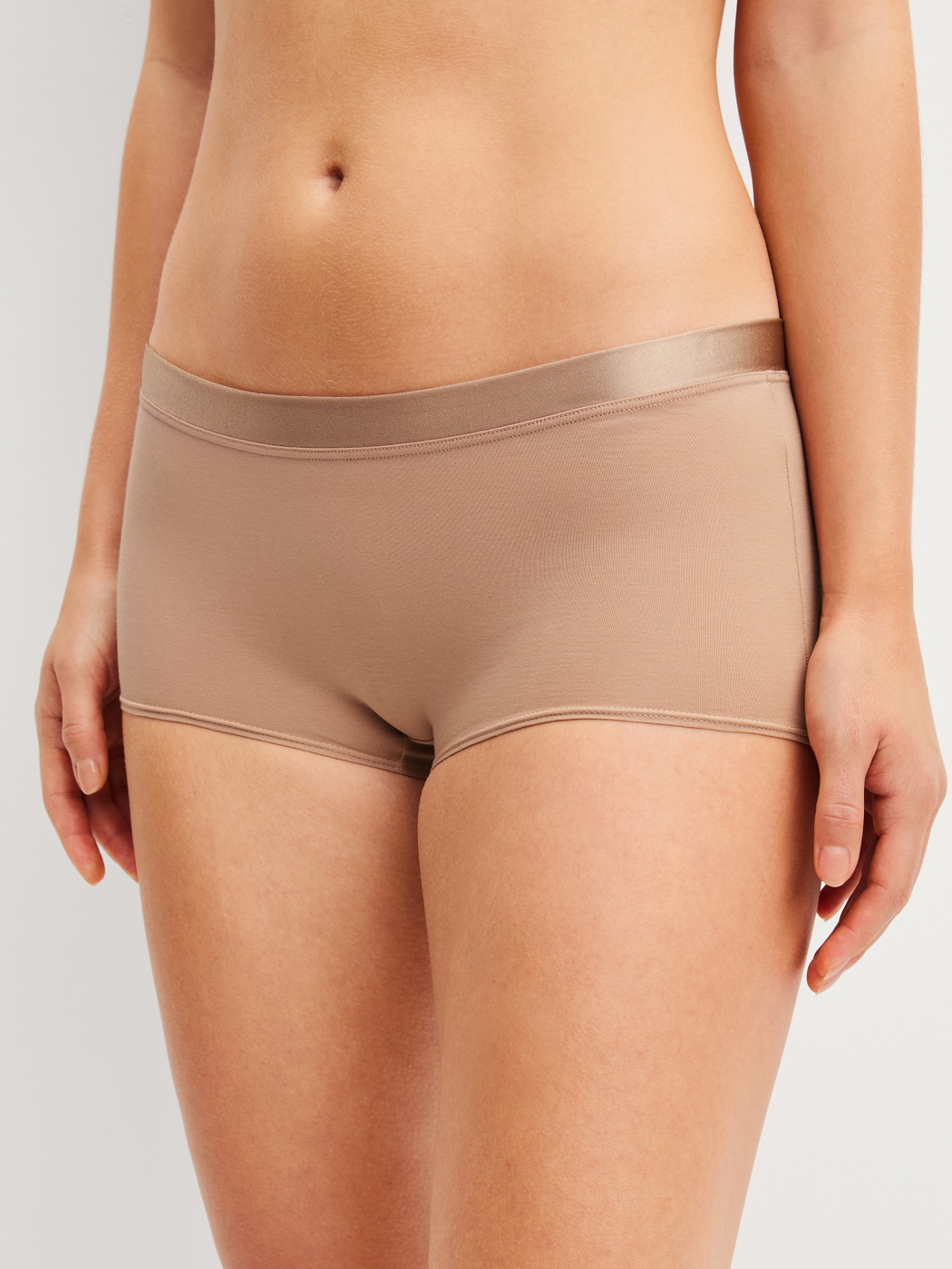Women model is wearing Shorty regular cut made of Cotton in Beige, Unicoloured from the Cate series by CALIDA, Front view