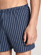 Uomo - Boxershorts, set da 2 in 100% cotone di colore Blu, A righe, della serie Prints Benefit di CALIDA, Dettaglio