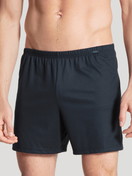La modella / Il modello Uomo indossa Boxershorts, set da 2 in 100% cotone di colore Blu, Tinta unita, della serie Prints Benefit di CALIDA, Vista frontale