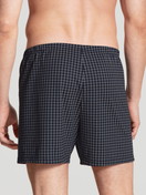 La modella / Il modello Uomo indossa Boxershorts, set da 2 in 100% cotone di colore Blu, Motivo, della serie Prints Benefit di CALIDA, Vista posteriore