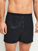 Herren-Model trägt Boxershorts mit Eingriff aus Viskose in Schwarz, Gemustert aus Serie Woven Jacquard von CALIDA, Vorderansicht