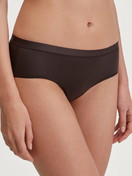 Le mannequin Femme porte le/la Panty taille haute en Modal de couleur Marron, Unicolore, de la série Soft Favourites de CALIDA, Vue de face