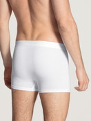 Le mannequin Homme porte le/la Boxer brief en Coton de couleur Blanc, Unicolore, de la série Cotton Code de CALIDA, Vue arrière