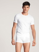 Le mannequin Homme porte le/la Boxer brief en Coton de couleur Blanc, Unicolore, de la série Cotton Code de CALIDA, Tenue, Vue de face