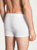 Le mannequin Homme porte le/la Boxer brief en Coton de couleur Blanc, Unicolore, de la série Cotton Code de CALIDA, Vue arrière