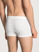 La modella / Il modello Uomo indossa Boxer brief in Cotone di colore Bianco, Tinta unita, della serie Evolution di CALIDA, Vista posteriore