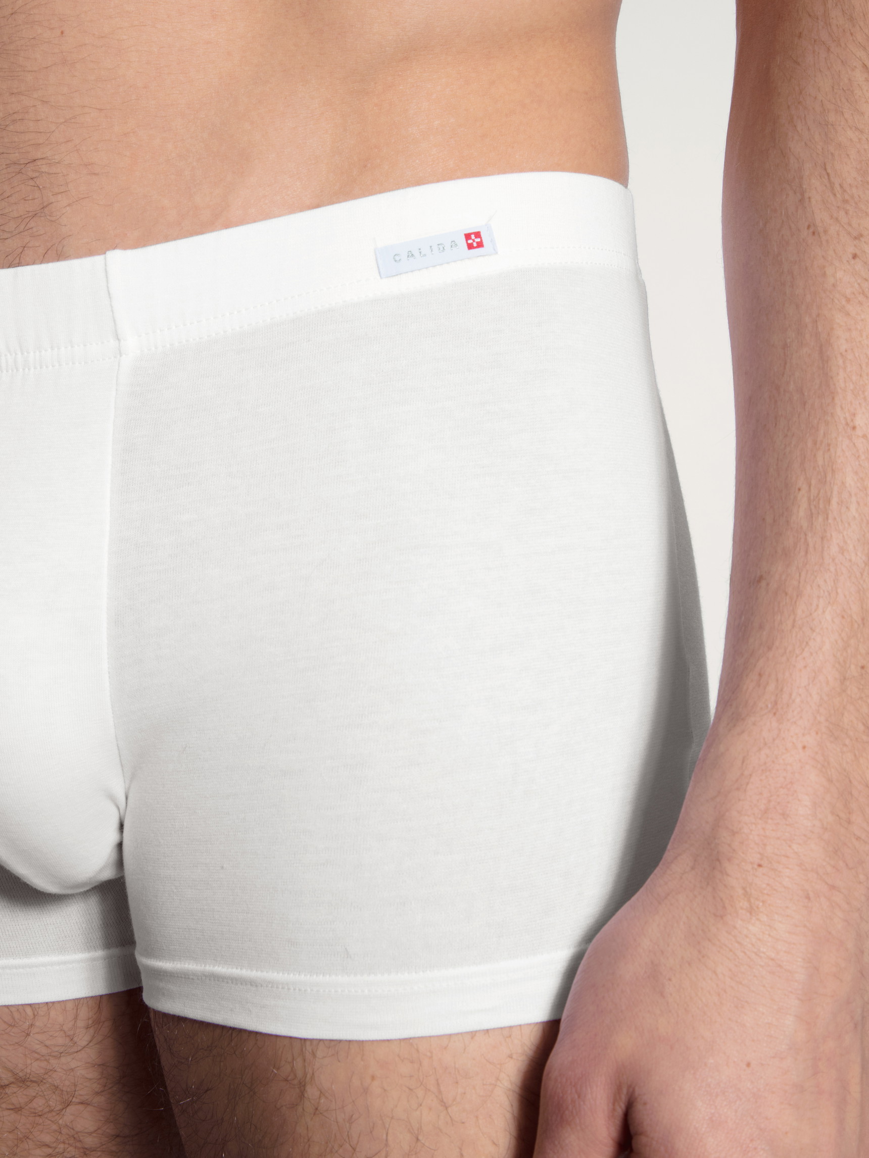 Herren - Boxer Brief aus Baumwolle in Weiß, Einfarbig aus Serie Evolution von CALIDA, Detail
