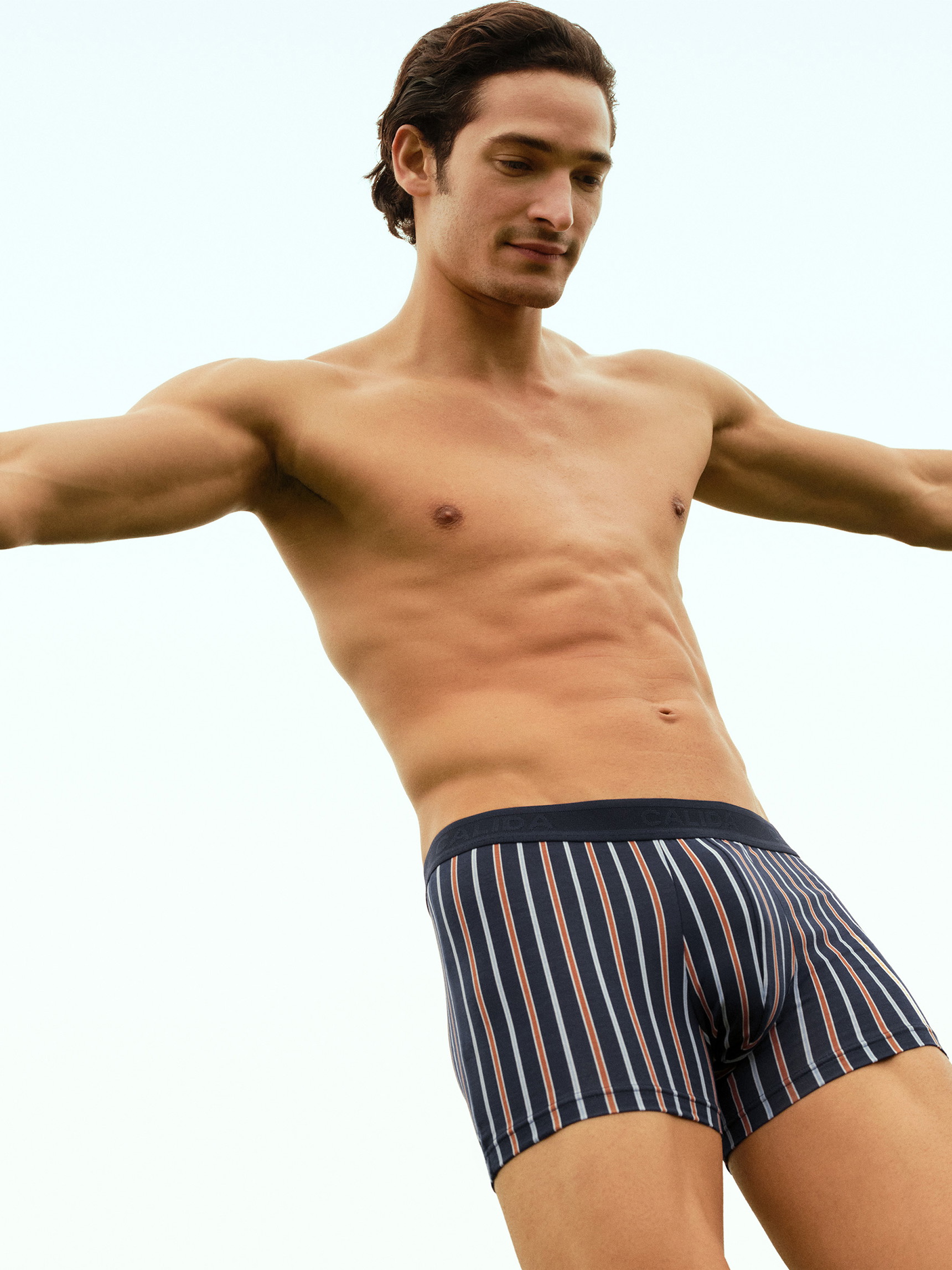 Men model is wearing Boxer brief made of Cotton in Orange, Patterned from the Grafic Cotton series by CALIDA, Front view