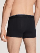 Herren-Model trägt Boxer Brief, 3er-Pack aus Baumwolle in Schwarz, Einfarbig aus Serie Pure & Style von CALIDA, Rückansicht