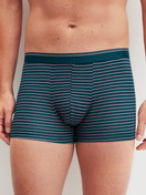 Herren-Model trägt Boxer Brief, 3er-Pack aus Baumwolle in Blau, Gestreift aus Serie Natural Benefit von CALIDA, Vorderansicht