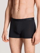 Le mannequin Homme porte le/la Boxer, lot de 3 en Coton de couleur Noir, Unicolore, de la série Natural Benefit de CALIDA, Vue de face