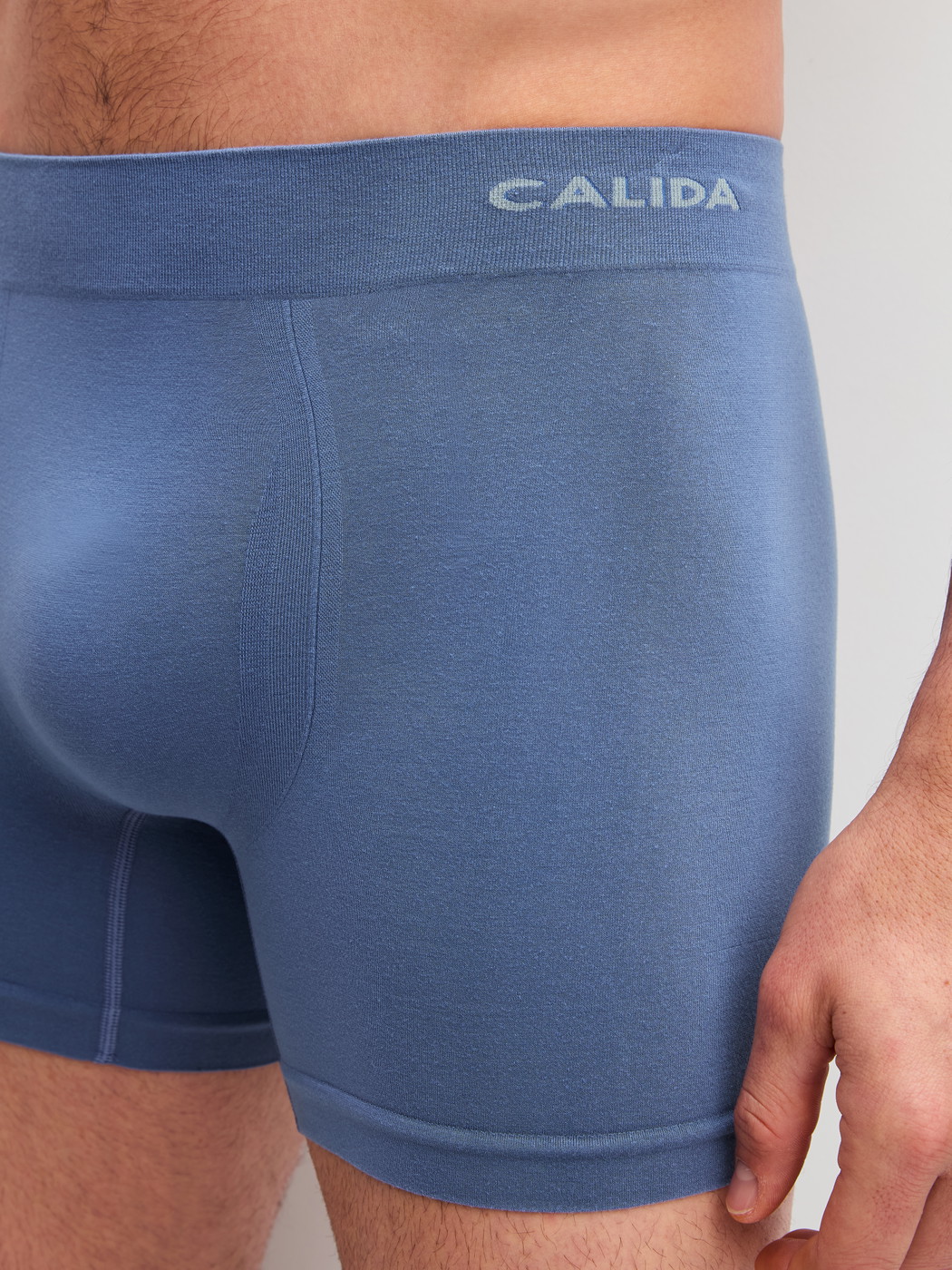 Men model is wearing Boxer briefs with longer leg made of Modal in Blue, Unicoloured from the Seamless Natural series by CALIDA, Detail