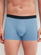 Herren-Model trägt Boxer Brief, 3er-Pack aus Baumwolle in Blau, Einfarbig aus Serie Cotton Special von CALIDA, Vorderansicht