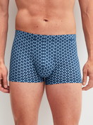 La modella / Il modello Uomo indossa Boxer brief in Lyocell di colore Blu, Modello, della serie Focus Trend di CALIDA, Vista frontale