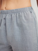 Le mannequin Femme porte le/la Short de pyjama en 100% coton de couleur Bleu, Unicolore, de la série Favourites Tiles de CALIDA, Détail