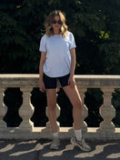 Le mannequin Femme porte le/la Caleçon, jambes mi-longues en Modal de couleur Noir, Unicolore, de la série Natural Skin de CALIDA, Tenue