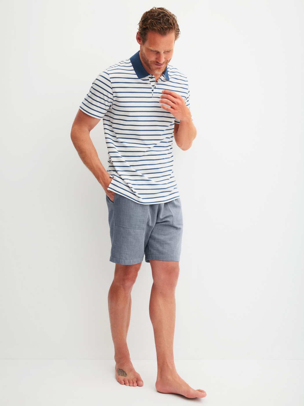 Men model is wearing Bermudas with side pockets made of 100% Cotton in Grey, Unicoloured from the RMX Sleep Journey series by CALIDA, Outfit