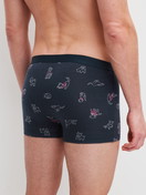 La modella / Il modello Uomo indossa Boxer brief in Cotone di colore Blu, Modello, della serie Family & Friends di CALIDA, Vista posteriore