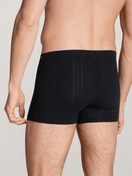 Le mannequin Homme porte le/la Boxer brief, ceinture recouverte en Coton de couleur Noir, Unicolore, de la série Pure & Style de CALIDA, Vue arrière