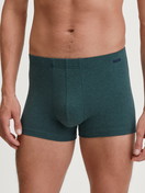 Le mannequin Homme porte le/la Boxer brief en Coton de couleur Vert, Unicolore, de la série Cotton Sporty de CALIDA, Vue de face