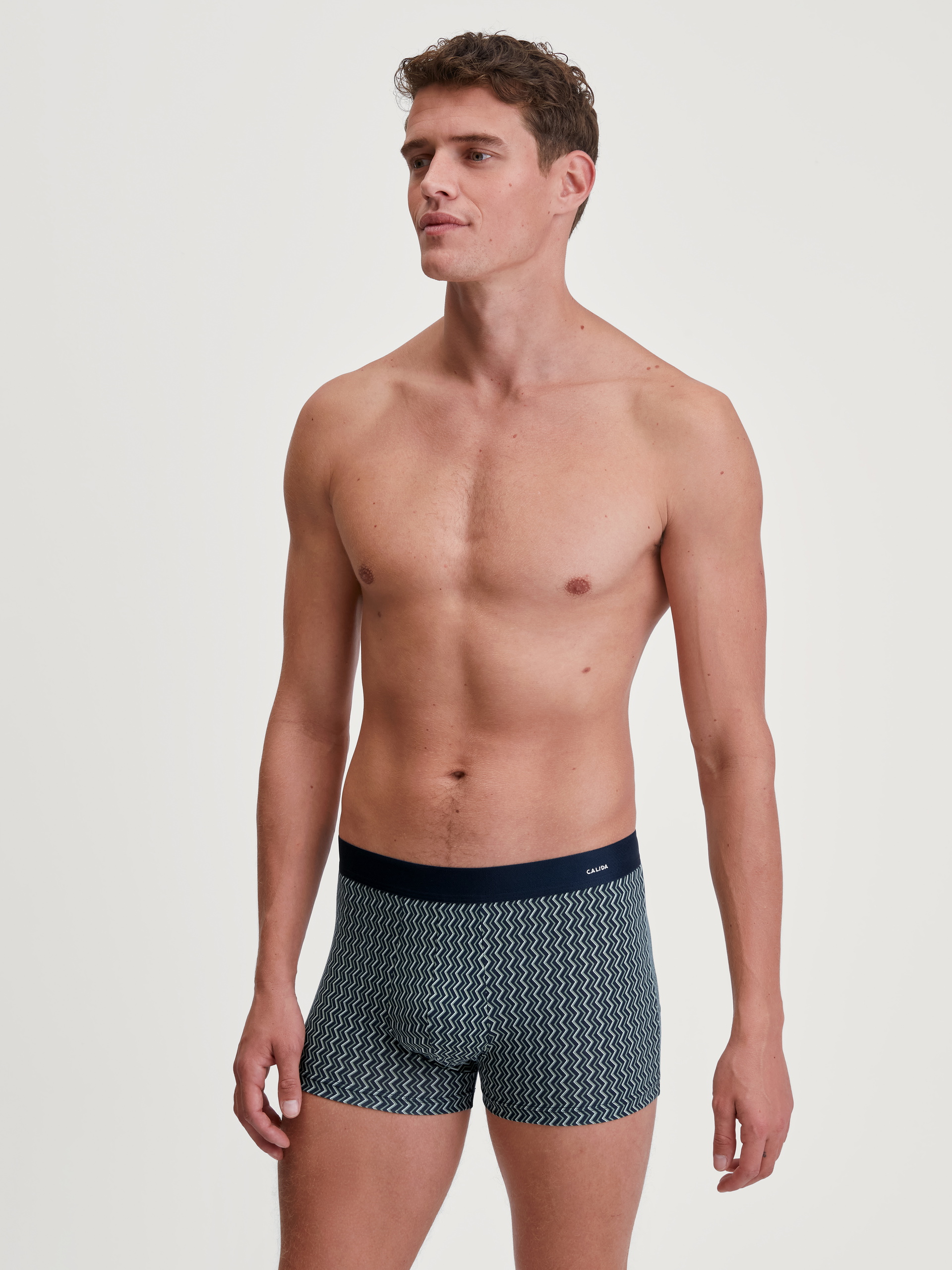 Le mannequin Homme porte le/la Boxer brief en Coton de couleur Vert, À motifs, de la série Cotton Code Design de CALIDA, Image supplémentaire