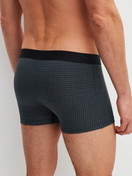 La modella / Il modello Uomo indossa Boxer brief in Cotone di colore Nero, Modello, della serie Cotton Code Design di CALIDA, Vista posteriore