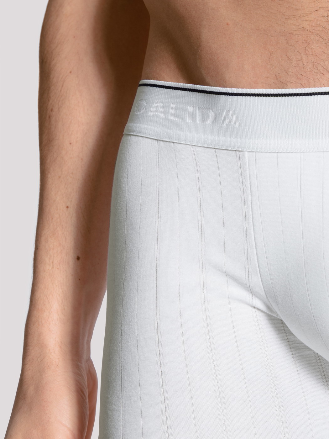 Herren - Boxer Brief mit langem Bein aus Baumwolle in Weiß, Einfarbig aus Serie Pure & Style von CALIDA, Detail