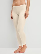 Damen-Model trägt Leggings aus Wolle-Seide aus Wolle in Beige, Einfarbig aus Serie Silky Wool Soft von CALIDA, Vorderansicht