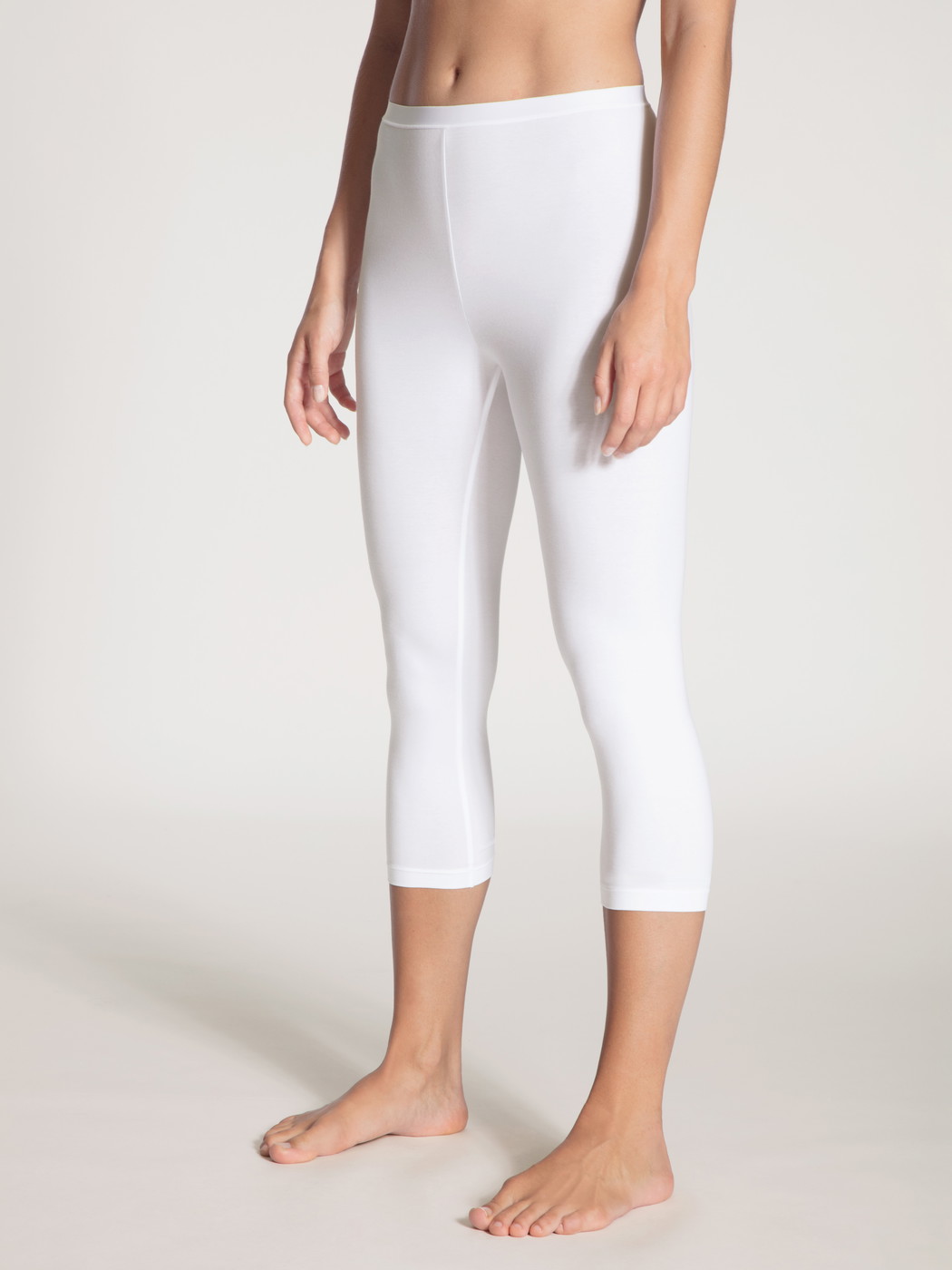 Women model is wearing 3/4 Leggings made of Cotton in White, Unicoloured from the Natural Comfort series by CALIDA, Front view