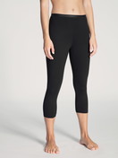 Women model is wearing 3/4 Leggings made of Cotton in Black, Unicoloured from the Natural Comfort series by CALIDA, Front view