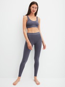 Le mannequin Femme porte le/la Leggings en Coton de couleur Gris, Unicolore, de la série Elastic de CALIDA, Tenue