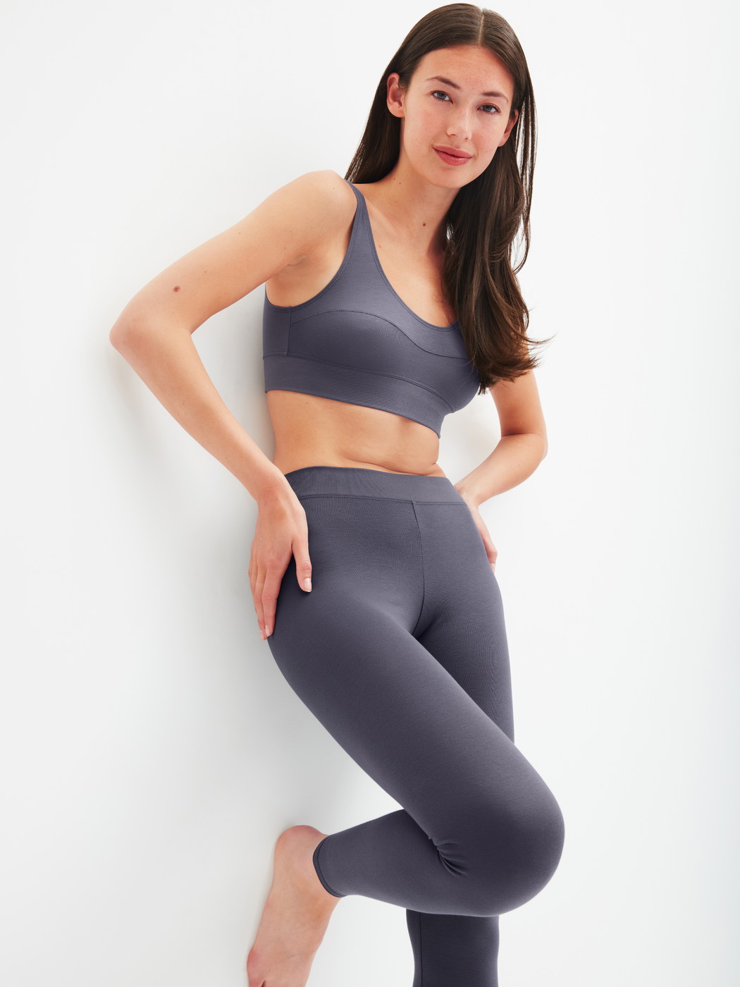 Le mannequin Femme porte le/la Leggings en Coton de couleur Gris, Unicolore, de la série Elastic de CALIDA, Image supplémentaire