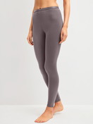 Le mannequin Femme porte le/la Leggings en Coton de couleur Marron, Unicolore, de la série Natural Comfort de CALIDA, Vue de face