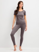 Le mannequin Femme porte le/la Leggings en Coton de couleur Marron, Unicolore, de la série Natural Comfort de CALIDA, Tenue