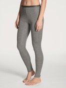 Le mannequin Femme porte le/la Legging en laine et soie en Swiss+Cotton de couleur Gris, Unicolore, de la série True Confidence de CALIDA, Vue de face