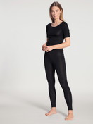 Le mannequin Femme porte le/la Legging en laine et soie en Swiss+Cotton de couleur Noir, Unicolore, de la série True Confidence de CALIDA, Tenue, Vue de face