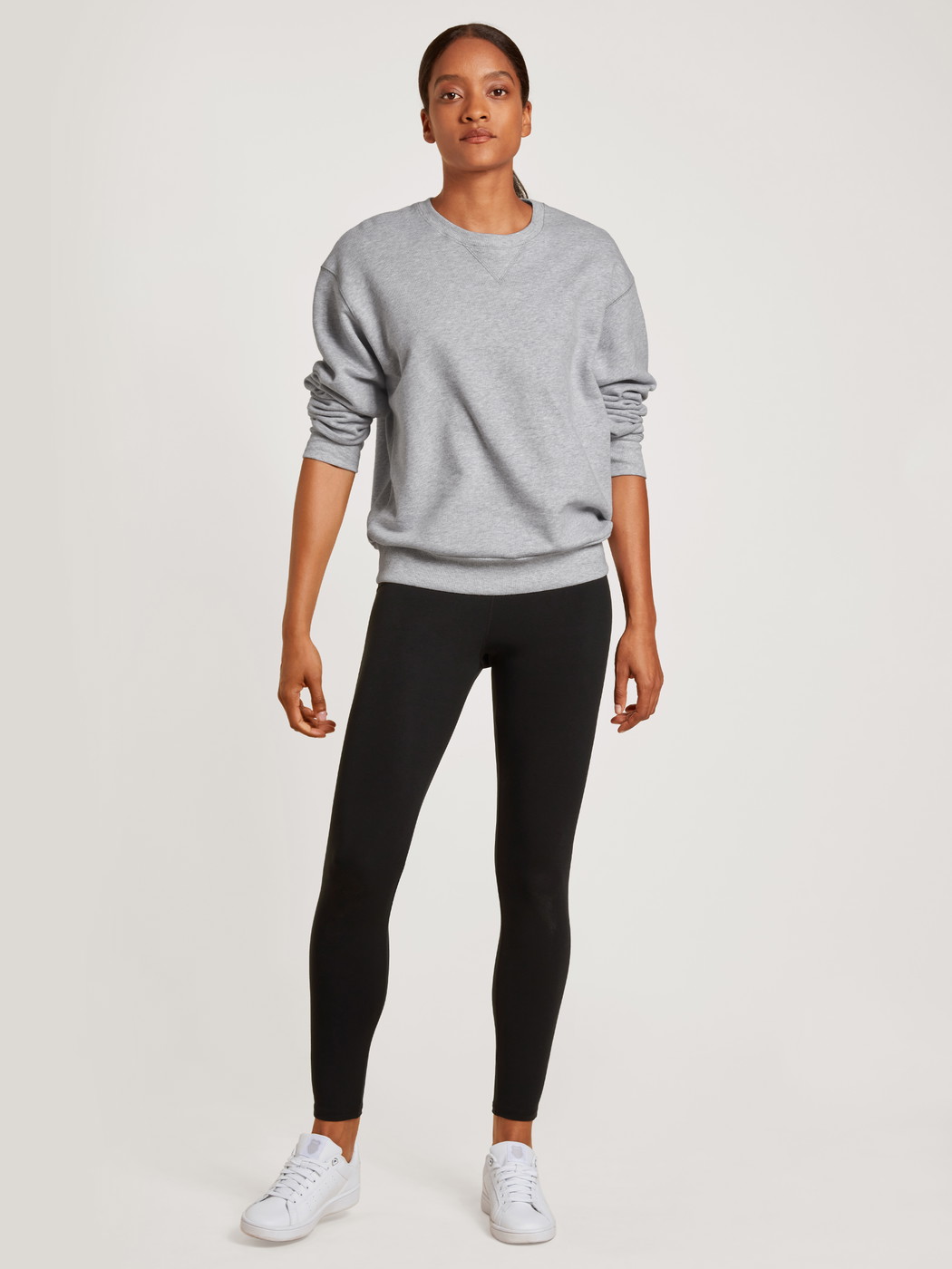 Women model is wearing Leggings made of Modal in Black, Unicoloured from the Lounge & Relax series by CALIDA, Front view, Outfit