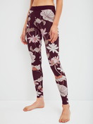 Women model is wearing Leggings made of Cotton in Red, Floral from the Elastic Trend Spec. series by CALIDA, Front view
