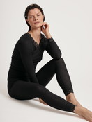 Le mannequin Femme porte le/la Leggings en Laine de couleur Noir, Dentelle, de la série Silky Wool Joy de CALIDA