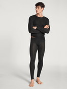 Herren-Model trägt Longpants aus Wolle und Seide aus Wolle in Grau, Einfarbig aus Serie Wool & Silk von CALIDA, Outfit