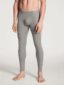 Herren-Model trägt Longpants aus Wolle und Seide aus Wolle in Grau, Einfarbig aus Serie Wool & Silk von CALIDA, Vorderansicht