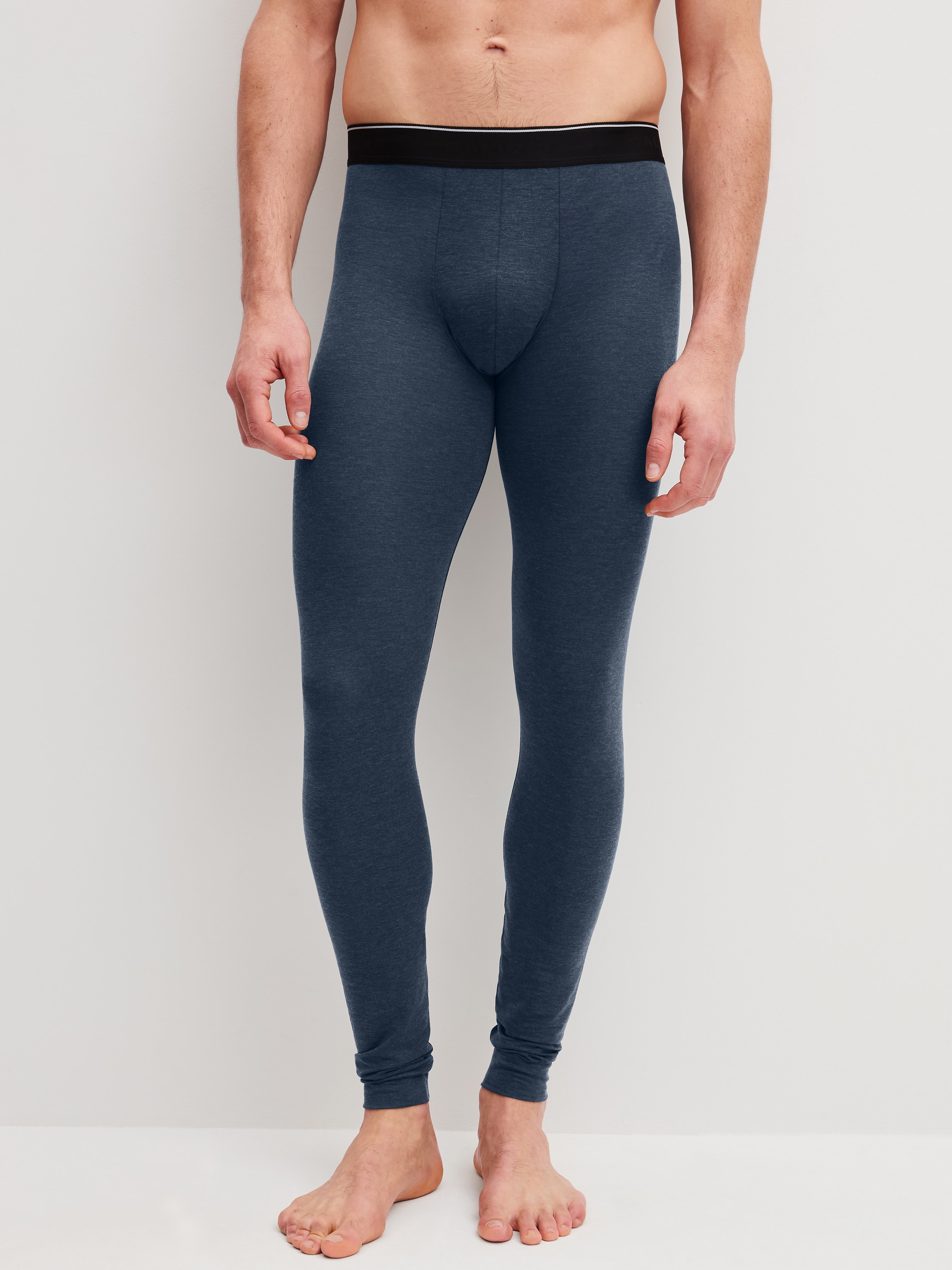 Le mannequin Homme porte le/la  en Lyocell de couleur Gris, Unicolore, de la série Sporty Warming de CALIDA, Vue de face