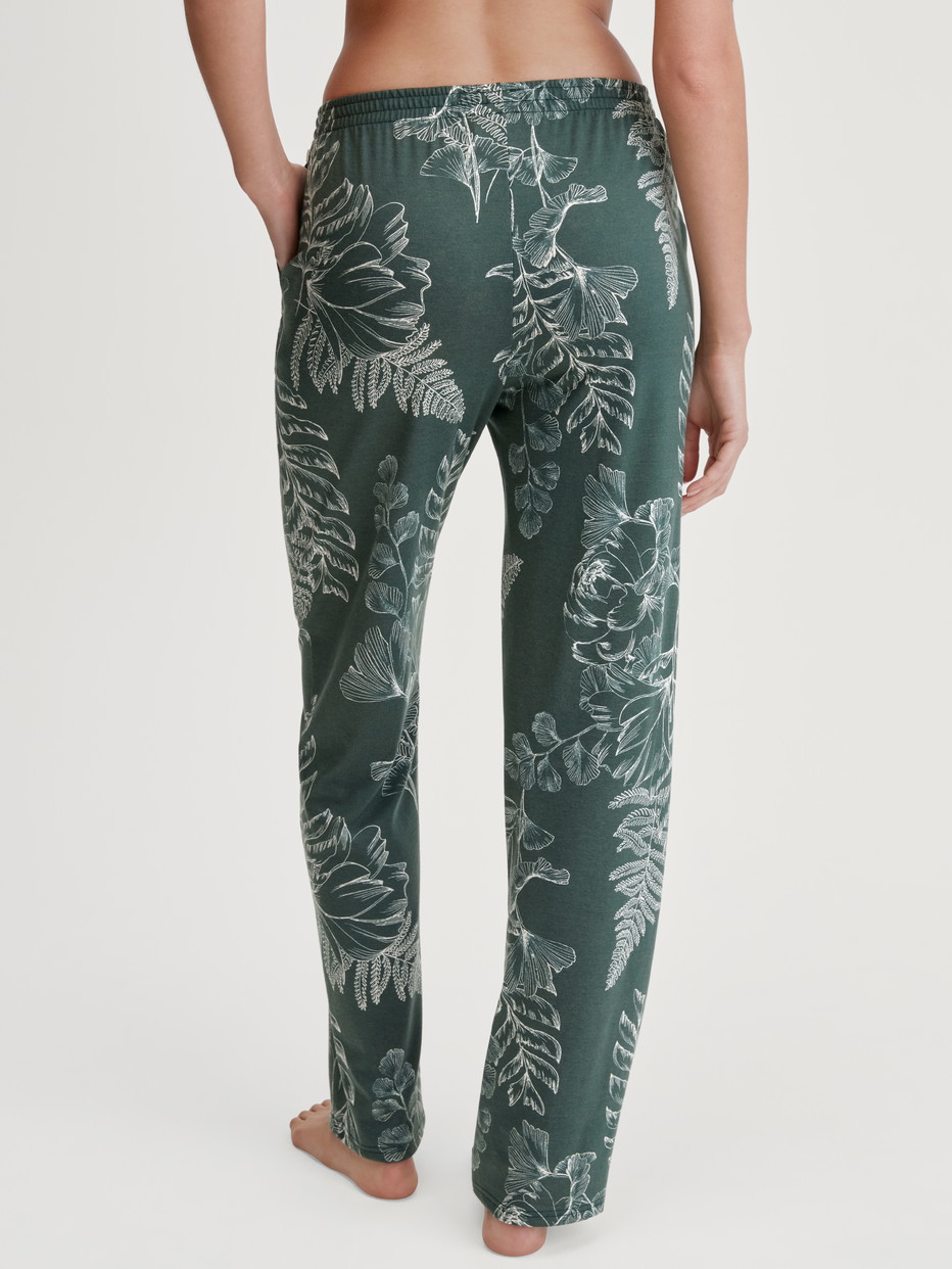 Le mannequin Femme porte le/la Bas de pyjama en Coton de couleur Vert, Floral, de la série Favourites Botanic de CALIDA, Vue arrière