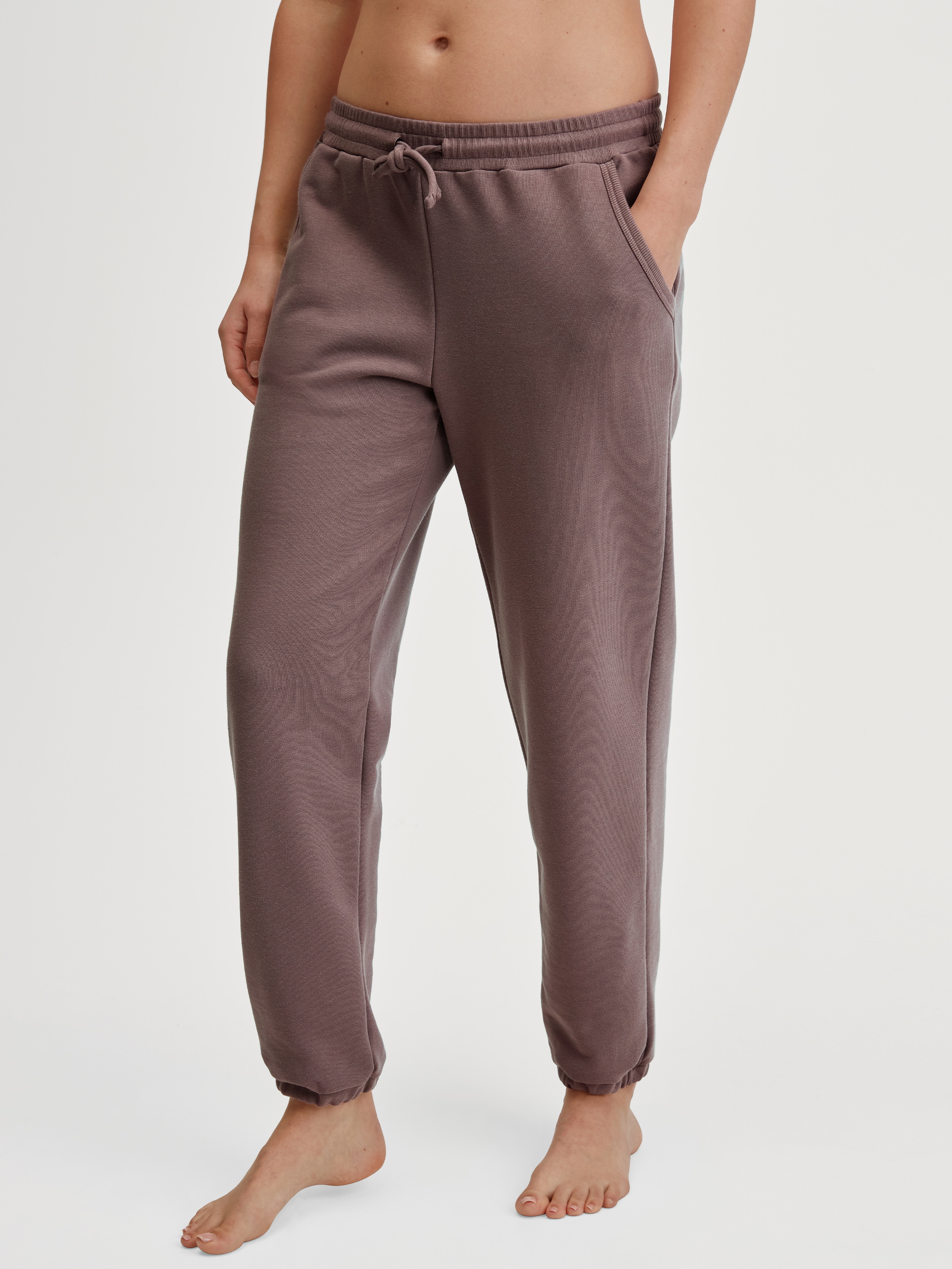 Women model is wearing Lounge Pants with Side Pockets made of Cotton in Brown, Unicoloured from the Lounge Element series by CALIDA, Front view