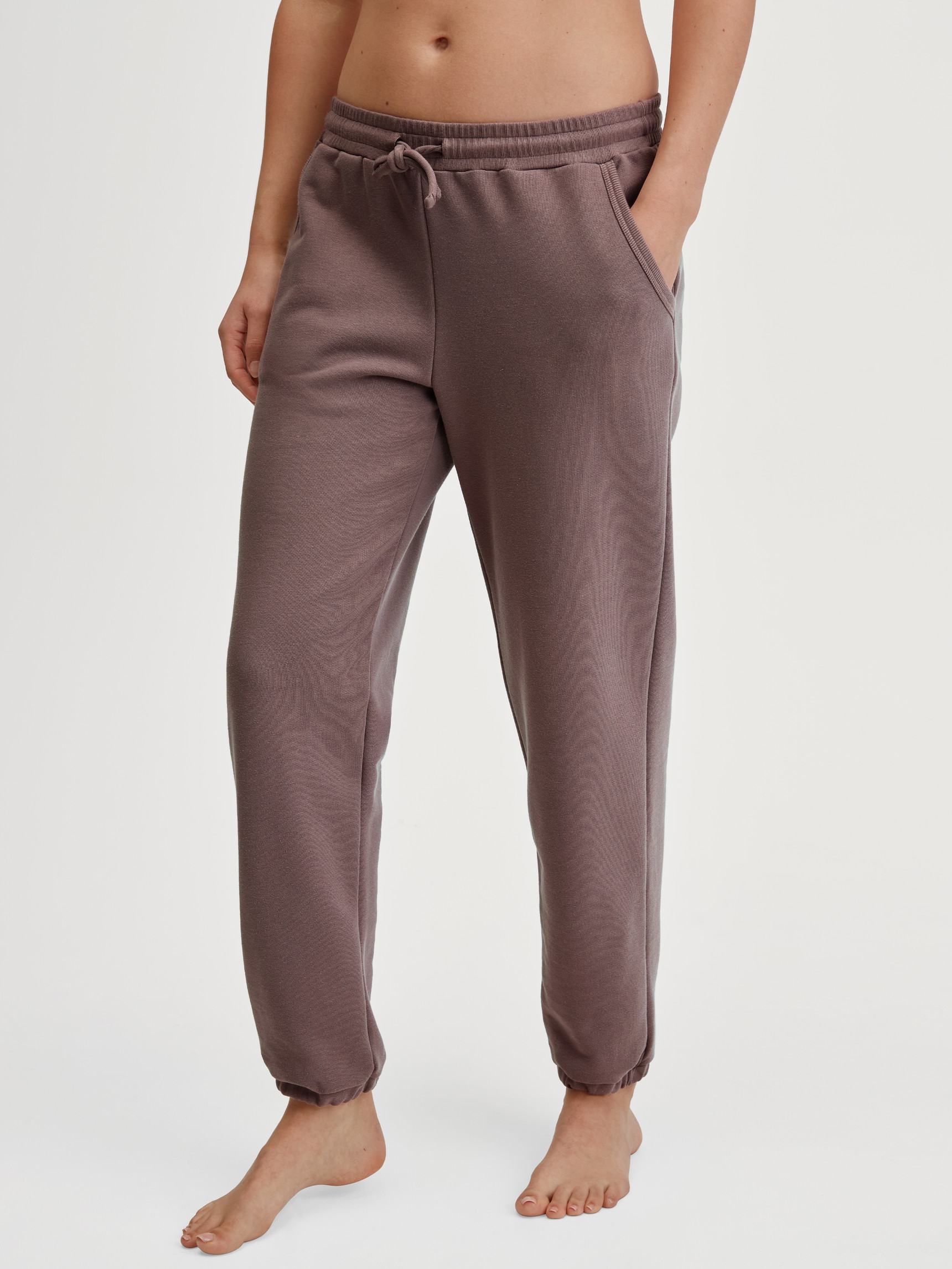 Women model is wearing Lounge Pants with Side Pockets made of Cotton in Brown, Unicoloured from the Lounge Element series by CALIDA, Front view