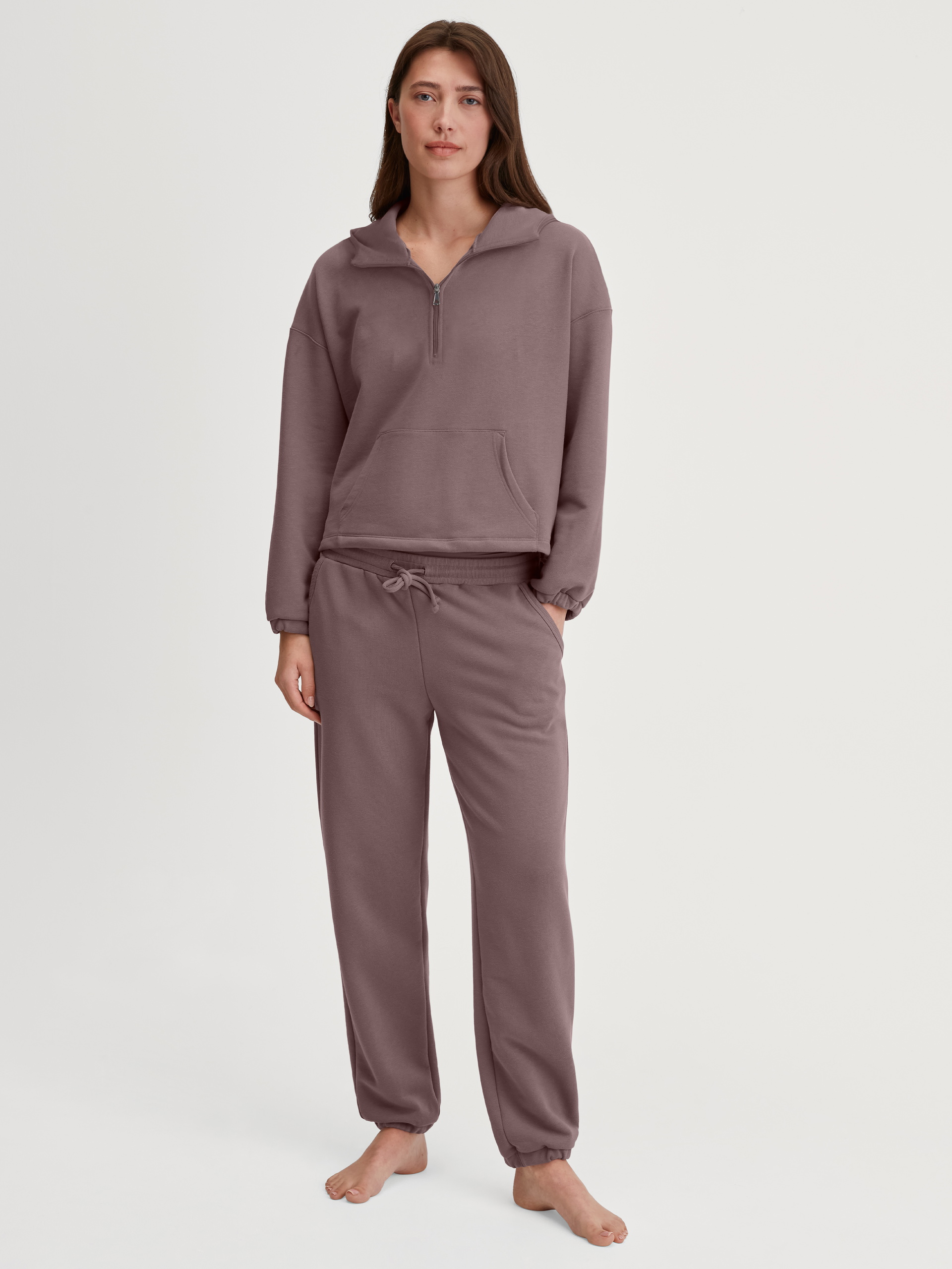 Women model is wearing Lounge Pants with Side Pockets made of Cotton in Brown, Unicoloured from the Lounge Element series by CALIDA, Outfit